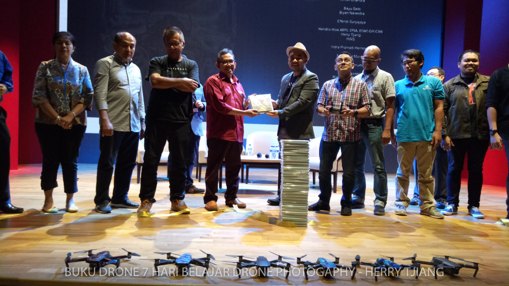 BUKU DRONE bersama kementrian pariwisata indonesia